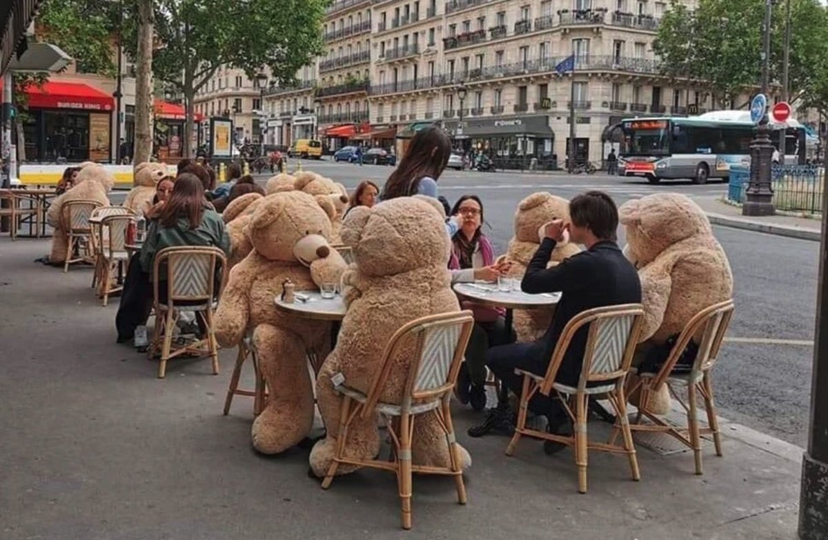 LizerReal's tweet photo. how tf do we explain this pandemic pic to future generations??? https://t.co/TlYlIaYbnI