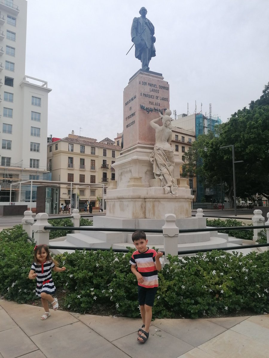 saraelmo2's tweet photo. @ArdiraCeip #ardirareto7 Calle Larios y Catedral https://t.co/yaoBQUlbdm