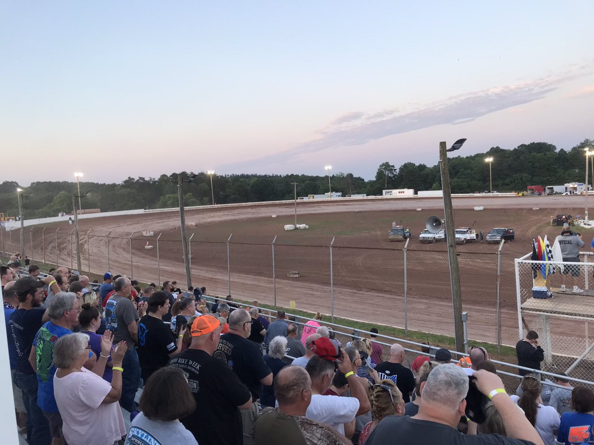 136 cars signed in to do battle last night as apart of our reopening event and did so in front of an at capacity crowd 🏁

Thank you to all who attended! More info on the evening coming throughout the day!