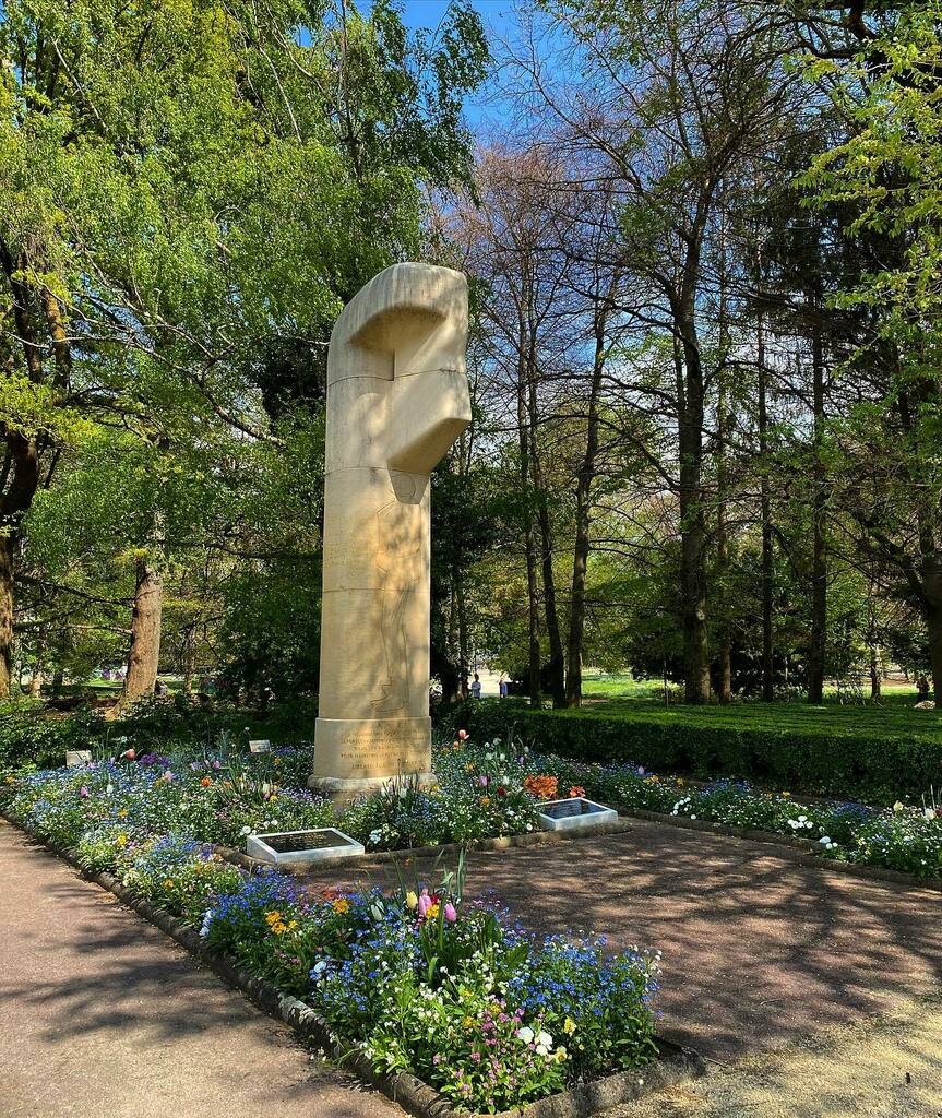 📍Monument aux déportés.
📍Parc Paul Mistral
📍Grenoble.
•
•
•
•
#grenoble #igersgrenoble #mongrenoble #grenoblemaville #mygrenoble #grenobletourism #memoire #memorial #worldwar2 #isere #monisere #auvergnerhonealpes #francefr #patrimoine #respect #n… instagr.am/p/CQDYcF-ty6o/