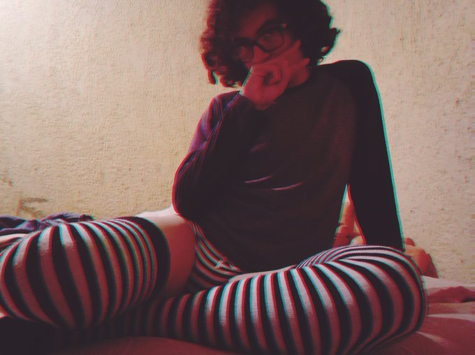 2 pic. stripes ???

#femboy #tightsocks #butt #gay #gayteen #lewdfemboy #lewd https://t.co/ixEJq5fLP