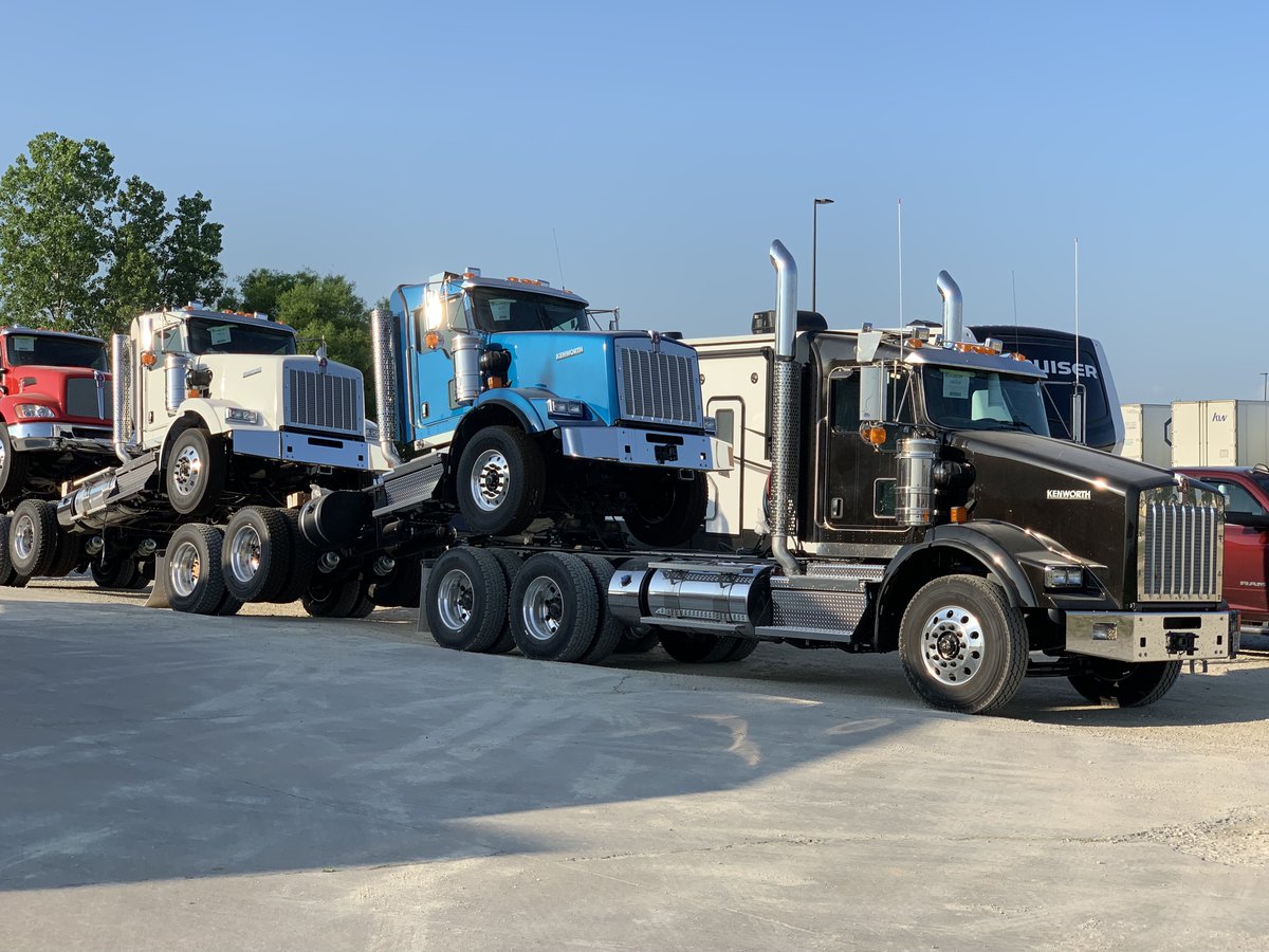 moe_need's tweet photo. #OTR which stands for on the road.  In Big Cabin OK, with the big trucks and @TomJBurke https://t.co/EG8YREiijm