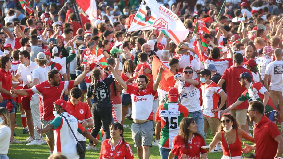 icipaysbasque's tweet photo. Non-respect des règles sanitaires lors du match Biarritz-Bayonne : le BOPB risque une fermeture administrative #BOPBAB #derbybasque
https://t.co/U80iot3nva https://t.co/F23kF1sopA