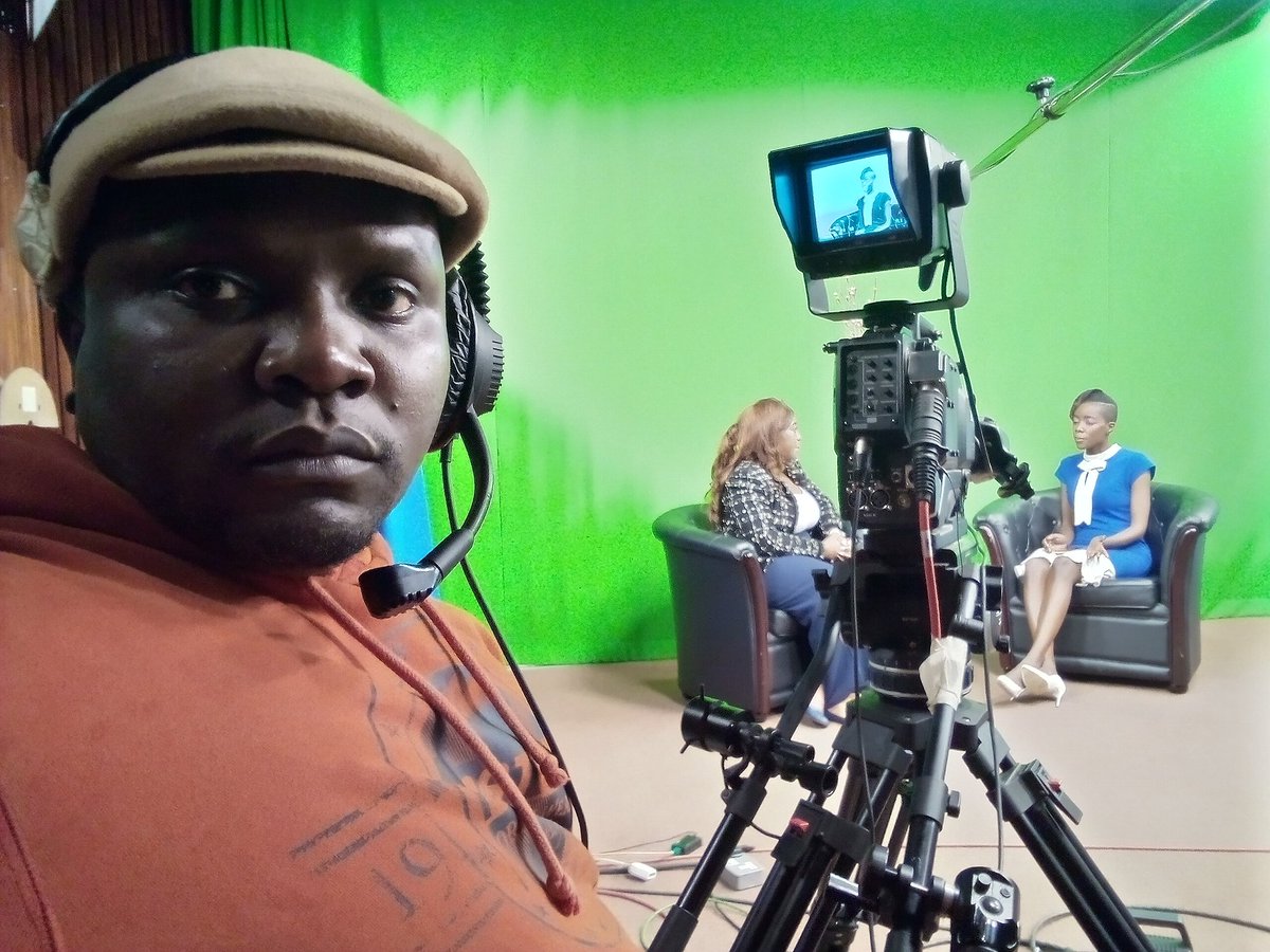 PapiOdeQ's tweet photo. #WorkFlow
#TVDirector
#CameraOperator
#CreatingContent for #EduTVKenya https://t.co/HfEr0i9FUR