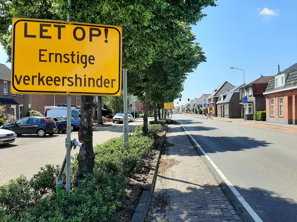 REMINDER | Ernstige verkeersoverlast Leenderweg
Van maandag 14 tot en met donderdag 17 juni gaat de gemeente het asfalt vervangen op de kruising Leenderweg - De Smelen - Den Haas: bit.ly/3g7YxGp
#wegafsluiting #omleiding