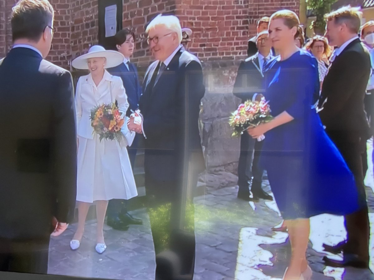 BotschafterDK's tweet photo. I.M. Königin Margrethe II wird heute ebenfalls an einem Festgottesdienst im Dom zu #Hadersleben teilnehmen und einen neuen Jubiläumspark in #Apenrade besuchen. Die ganze Region und ganz #Dänemark feiert dieses historische Ereignis, auch mit #Bundespräsident #Steinmeier. https://t.co/7HEe5EXBAR