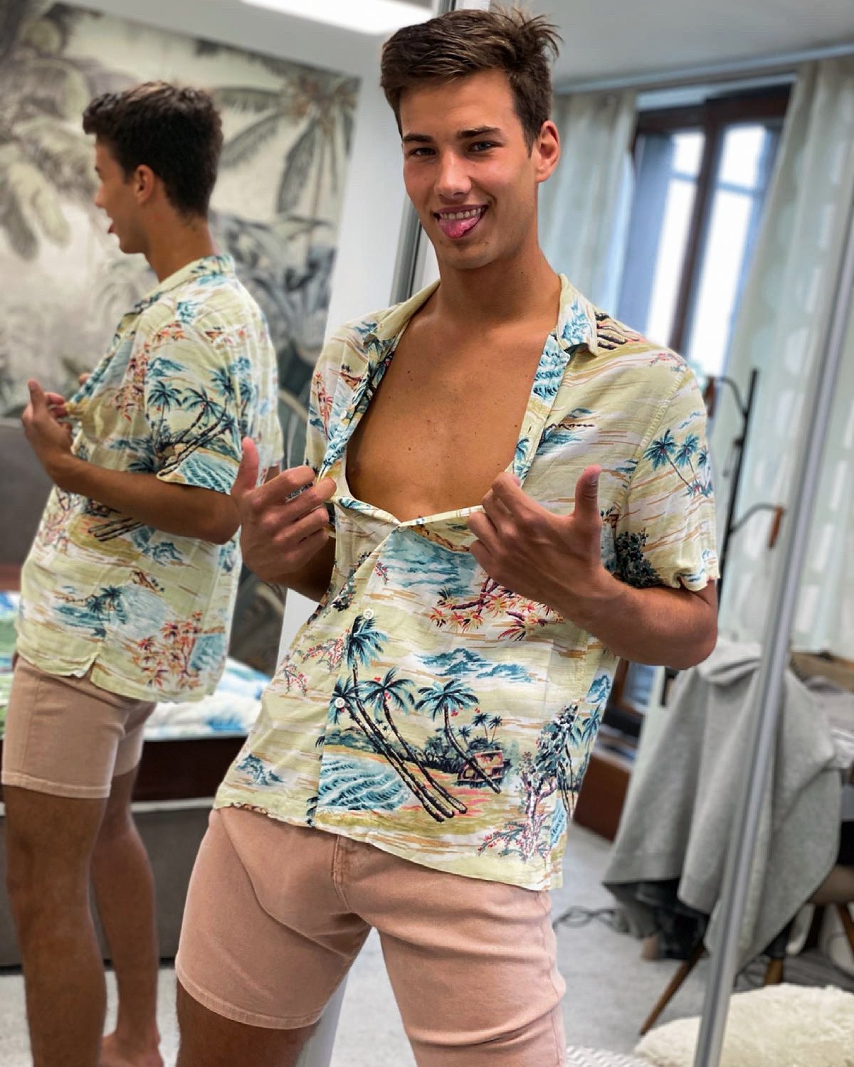 Tom Houston on X: Hello guys ! Follow me on t.coQr39oDZdOv only  today 35% off ! 💋 just 6,50 $ for 24 posted videos an photos 🙈💋 what are  you waiting for ?