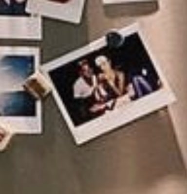 sanki burda bir The B. görüyorum