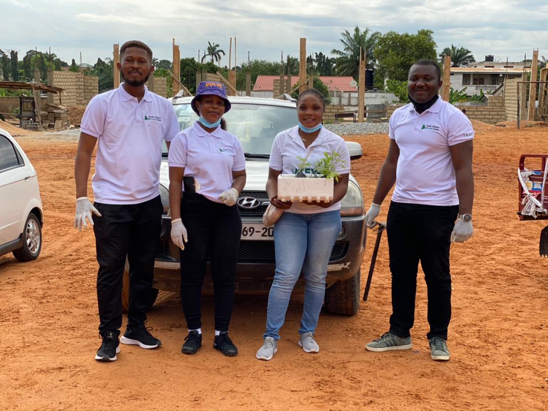 youth4greengh_'s tweet photo. We want to agree with Lucy Larcom that he who plants a tree plants hope.
The Green ghana project is for us because we are Youth Alliance for Green Ghana and the future is the youth.
#ReadyToGreenGhana #ReadyToPlant #LetsGoPlanting #5milliontrees
#YAGG #fornowandposterity https://t.co/GsZ1cBz6Ac