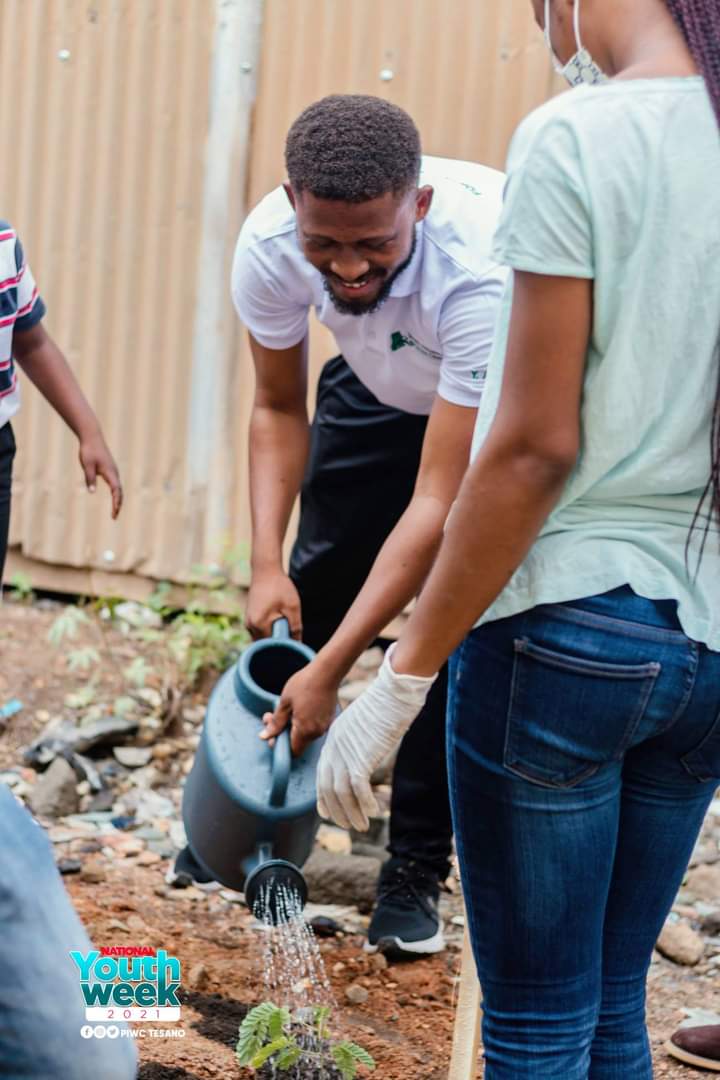 youth4greengh_'s tweet photo. We want to agree with Lucy Larcom that he who plants a tree plants hope.
The Green ghana project is for us because we are Youth Alliance for Green Ghana and the future is the youth.
#ReadyToGreenGhana #ReadyToPlant #LetsGoPlanting #5milliontrees
#YAGG #fornowandposterity https://t.co/GsZ1cBz6Ac