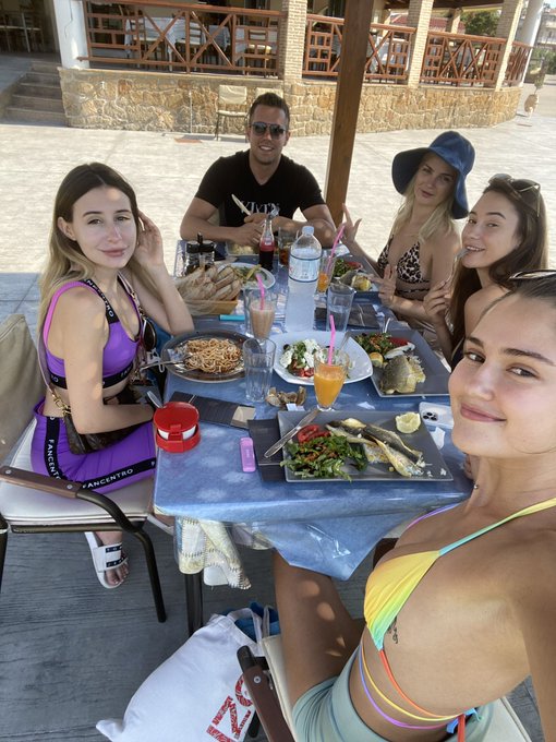 breakfast in a pleasant company, what could be better?  😇 https://t.co/c7KJTnKWL4<a href="/tag/snapchat"class="tags"><span>#snapchat</span></a><a href="/tag/snapchatgirl"class="tags"><span>#snapchatgirl</span></a><a href="/tag/snapchatmodel"class="tags"><span>#snapchatmodel</span></a>