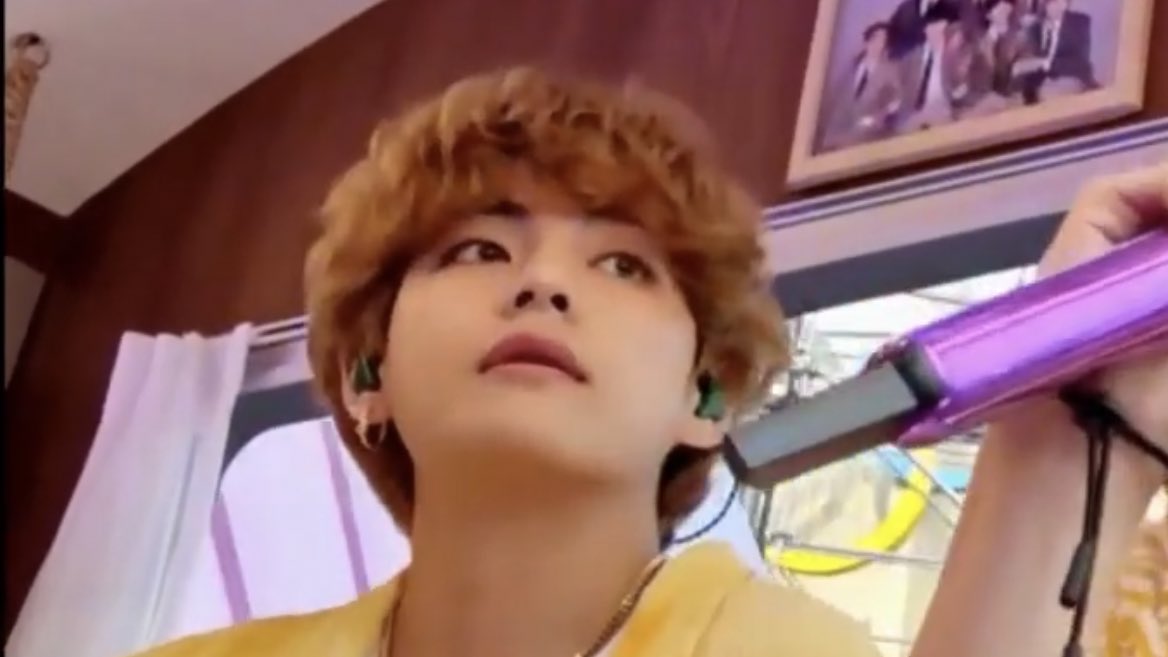 taeteland's tweet photo. KIM TAEHYUNG LOOKS SO BEAUTIFUL https://t.co/fn1P4bNrEg