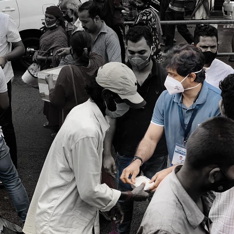 luqmanbantwal's tweet photo. Day 46
Dakshina Kannada Youth Congress Team Distributed Food Packets to Daily Labours & all the Needy People at Mangalore.
#SOSIYC #SOSIYCDK #SOSKPYC
@srinivasiyc @IYC @IYCKarnataka @KPYCMedia. https://t.co/lxpQc7rwhW