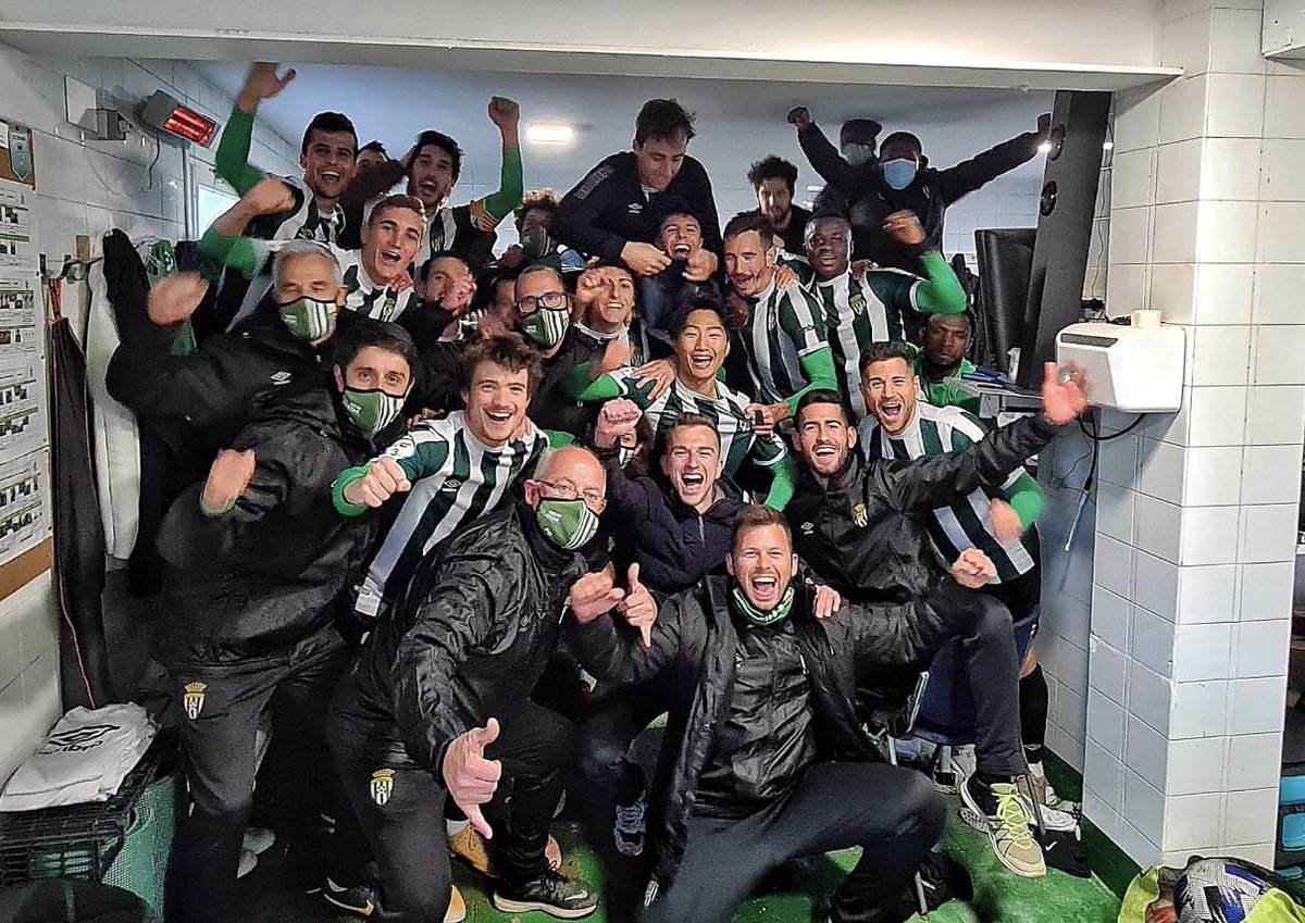 CFPeralada's tweet photo. [1r EQUIP] Punt i final a la temporada 2020-2021. Temporada llarga amb alts i baixos, on finalment hem aconseguit la permanència a la categoria. La propera temporada ens estrenarem a la nova 3a RFEF. MOLTES GRÀCIES al cos tècnic i jugadors per la seva implicació! #somperalada💚🤍 https://t.co/I83FBi0Ne4