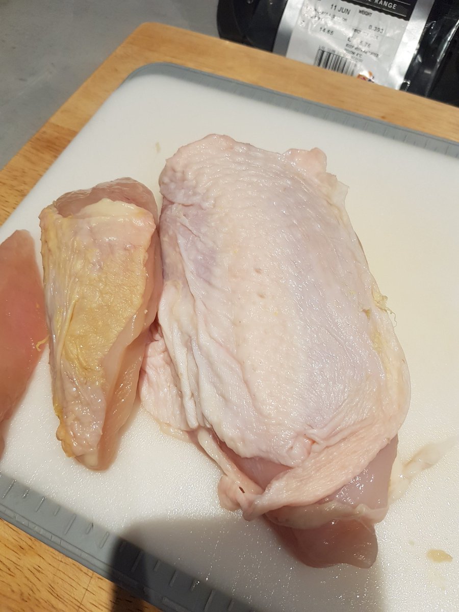 IslaSmiler's tweet photo. Hi @Tesco I wanted to send you a couple of photos of chicken breasts bought at my local store - such a shocker for a "premium product".  Pretty hard to make stuffed breasts for 4!! The largest portion doesn't appear to be corn fed??? https://t.co/NxjrlclN05