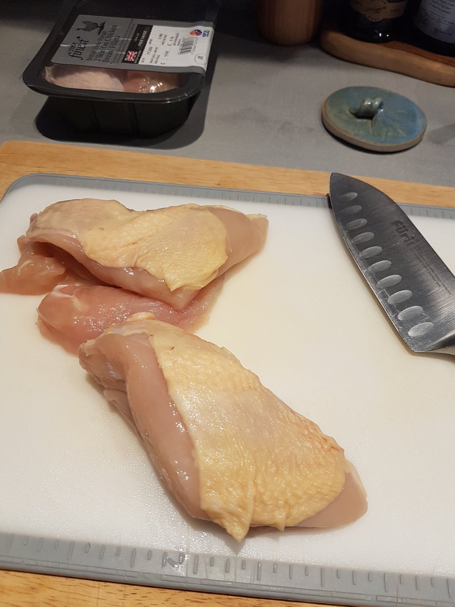 IslaSmiler's tweet photo. Hi @Tesco I wanted to send you a couple of photos of chicken breasts bought at my local store - such a shocker for a "premium product".  Pretty hard to make stuffed breasts for 4!! The largest portion doesn't appear to be corn fed??? https://t.co/NxjrlclN05