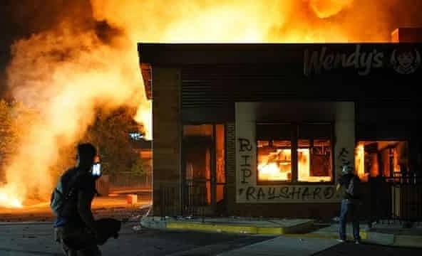 “RIP Rayshard” seen in #Atlanta, Georgia during riotous protests following the police murder of 27-year-old African American father #RayshardBrooks on 12 June 2020.

Police were called on Rayshard after he had fallen asleep in his car in a Wendys parking lot.