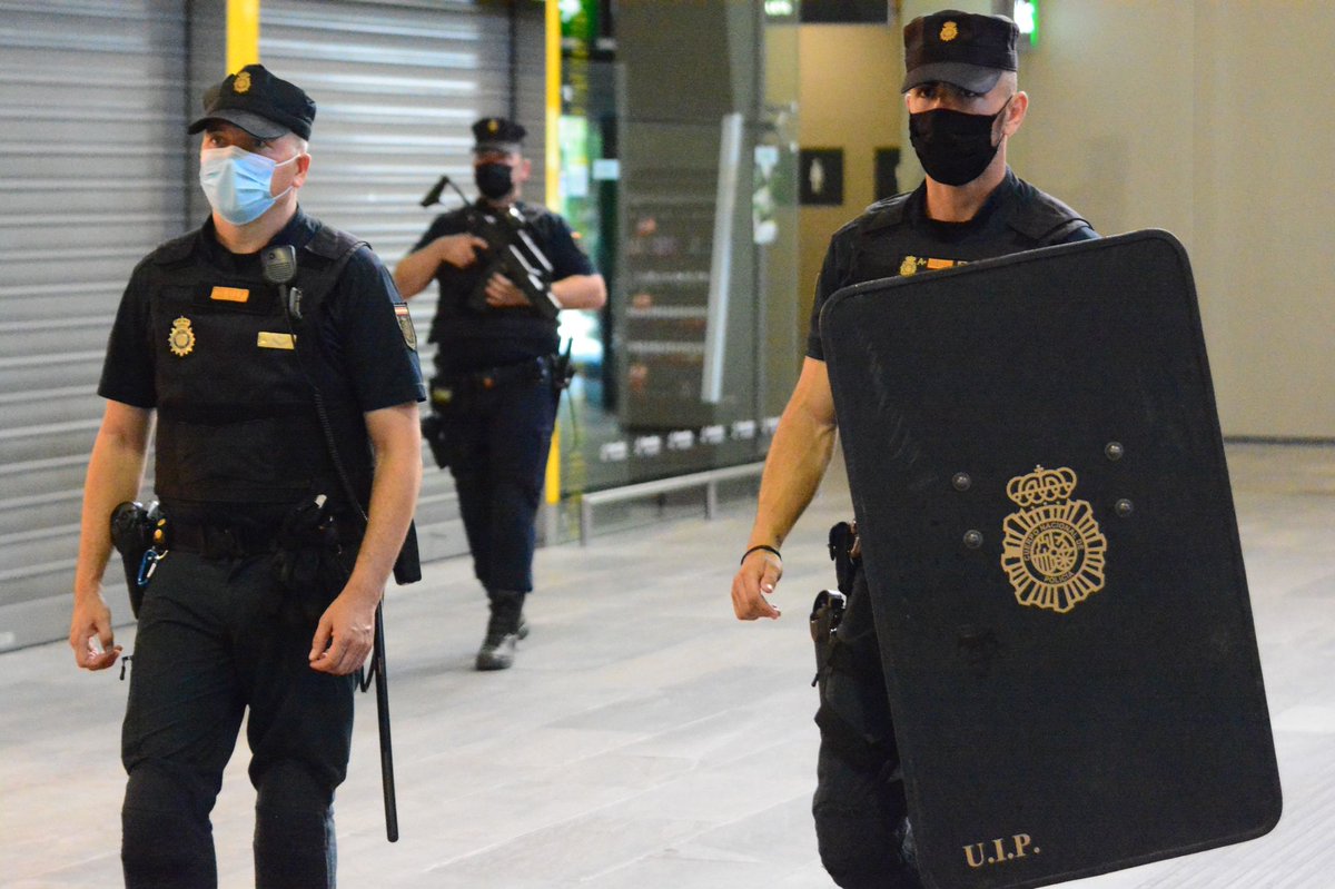 Oficiales de la policia profesionales de forex forex trading singapore democracy