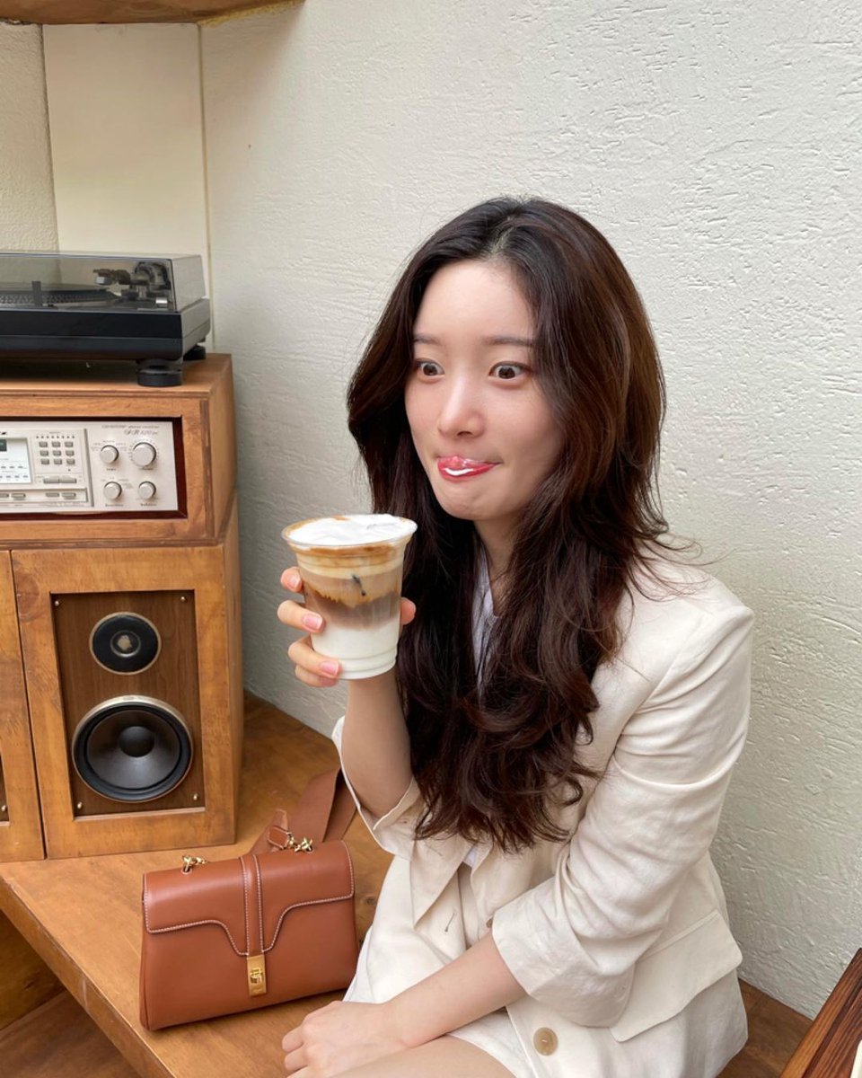 chaeyeon pics tweet media