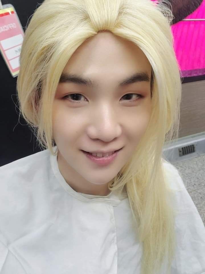 vantaechy's tweet photo. iM SO SORRY BUT BLONDE YOONGI REMINDED ME OF THIS 😭😭 https://t.co/AFYEwaOREX