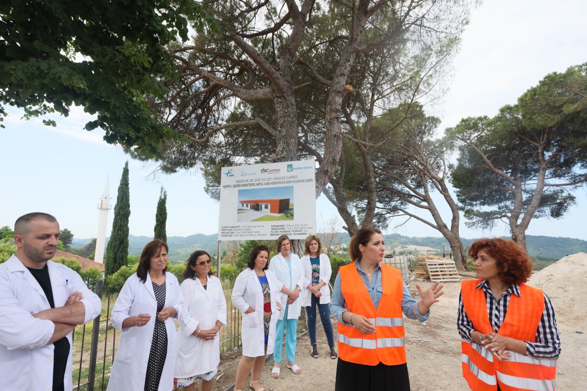 GManastirliu's tweet photo. 🏥Në Qendrën Shëndetësore e #Ishmit po #rindërtohet më e bukur dhe më e fortë, pas tërmetit shkatërrues të 26 Nëntorit, për të garantuar kushte dhe standarde bashkëkohore për banorët e Ishmit por edhe vizitorët e kësaj zone piktoreske☀️ 
#ProgramiRindërtimit💪🏼
#SkaKohëPërPushim🏃‍♀️ https://t.co/3tXuw03q7Y