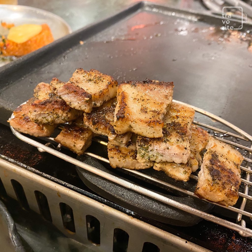 หมูสามชั้นกัญชา ร้าน Nice Two Meat U เพิ่งได้ลอง มันอร่อยนะ แต่รสชาติมันบอกไม่ถูกอะ อยากให้ไปลองเอง 5555555 🥩𓄹<a href="/aroii/">@aroii บอกต่อ</a>