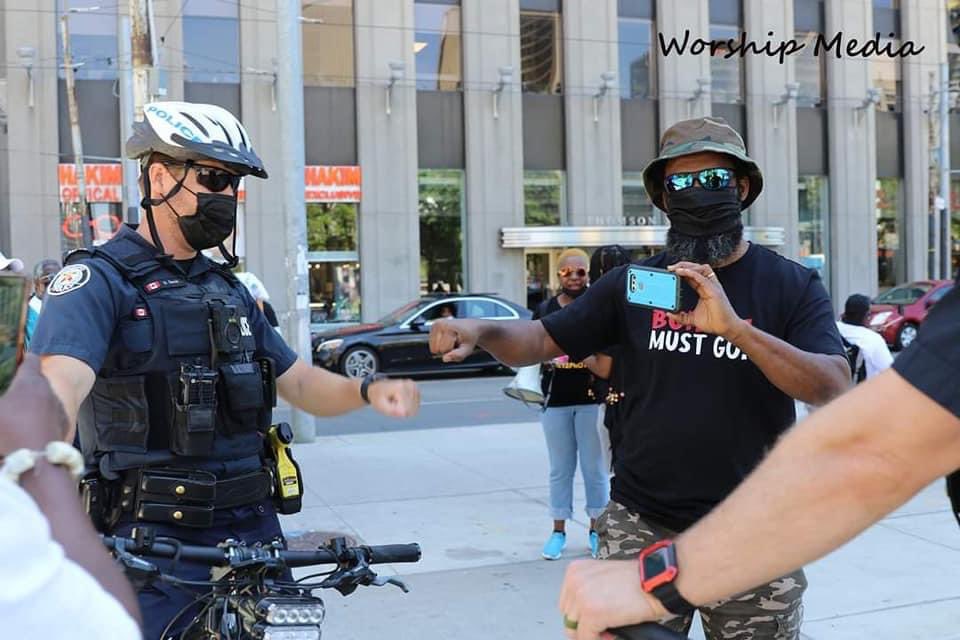 sowore's tweet photo. COMPARE & CONTRAST How the Canadian police and @PoliceNG handled #June12Protesters in Canada and Nigeria! #BuharMustGo https://t.co/AEfOXnaMcV