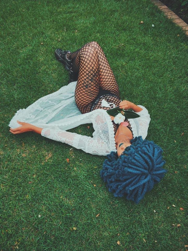 Moonsanelly's tweet photo. https://t.co/VOTV3jjuFW

How’s ur Sunday boobeams 💙
📸 @phatstoki https://t.co/3hfX53Ozwl