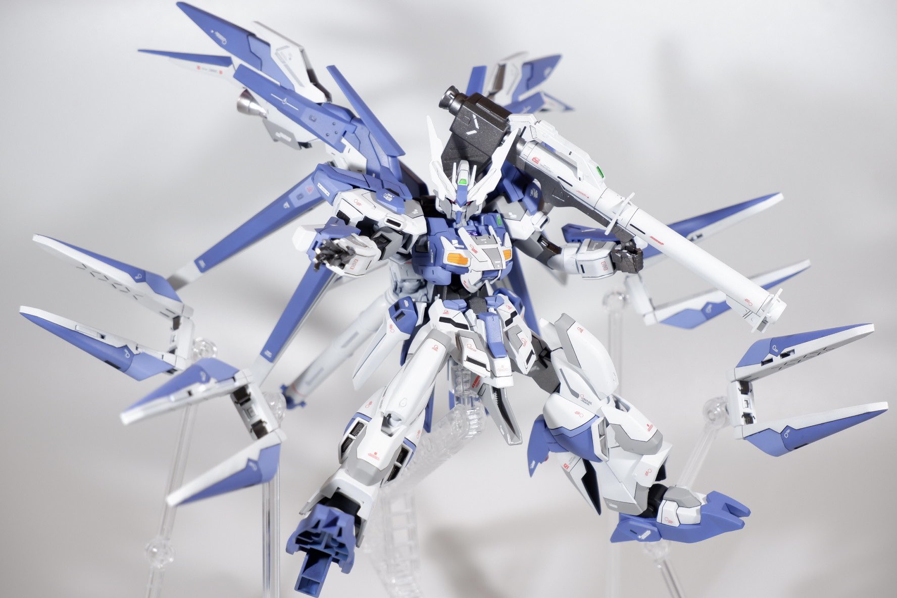9ldk プラモ垢 Hg フェイクhi Nガンダム 完成しました フェイクnとhi Nとhi Nヴレイブの３機によるミキシングです なるべく上記3機のパーツで仕上げる事を頑張りました 良かったら観てやって下さい 続く ガンプラはどんな自由な発想で作っ
