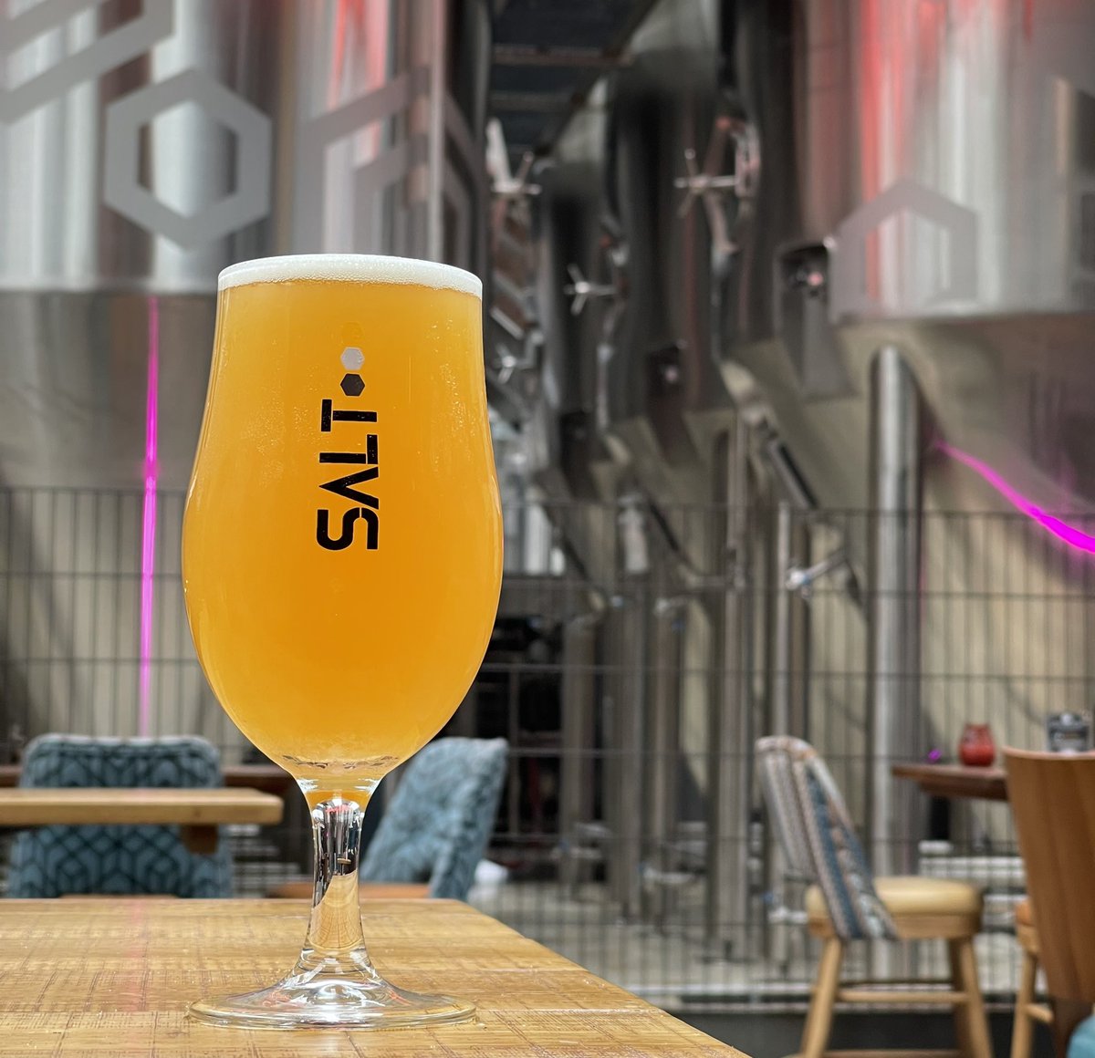 Sunday pints? 

We’re open 12-8 today slinging the freshest beers and playing some laid-back tunes to see out your weekend! 🍺