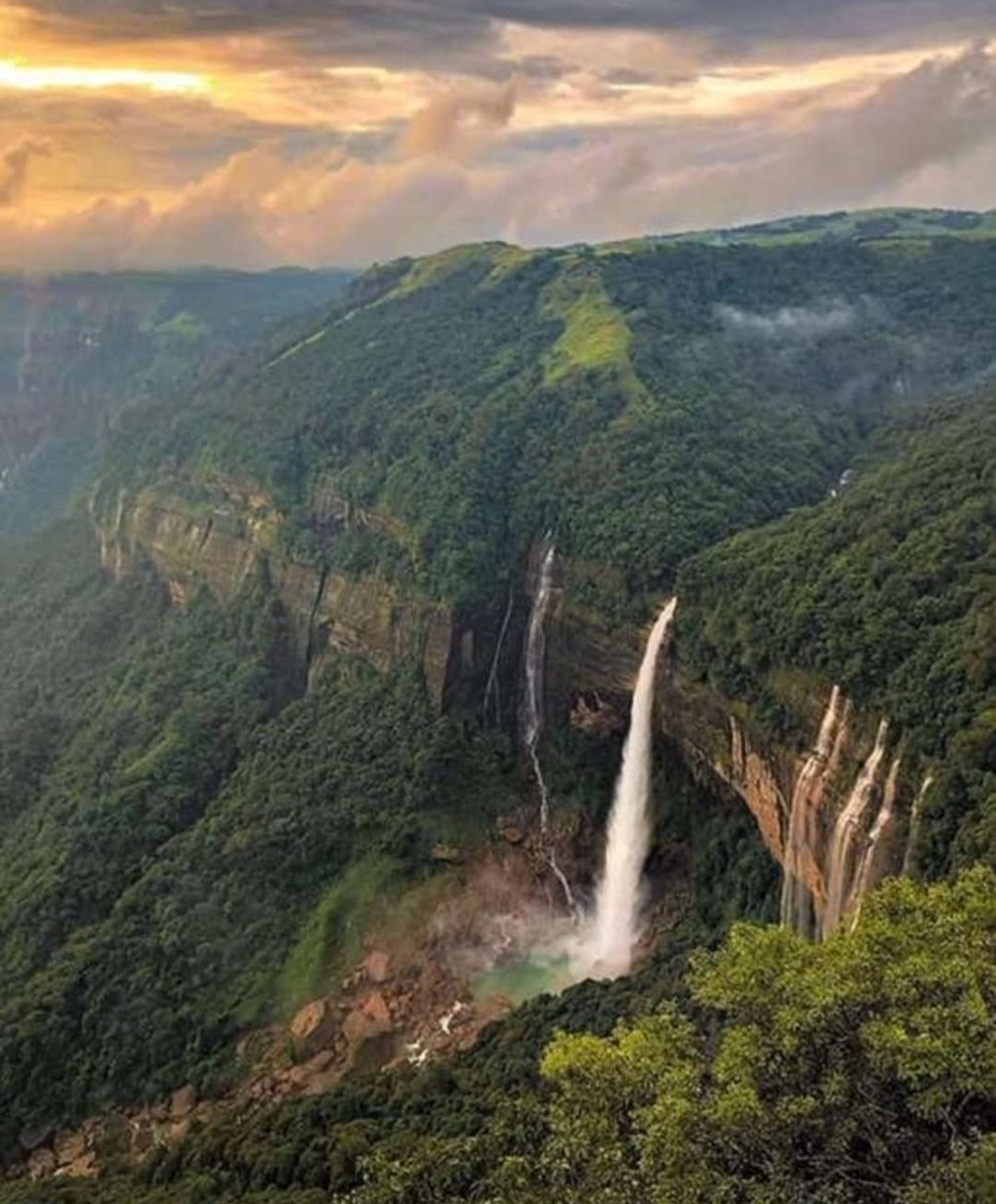 amazingvideo01's tweet photo. Where is this beautiful place in India? https://t.co/V8DojWr3A5