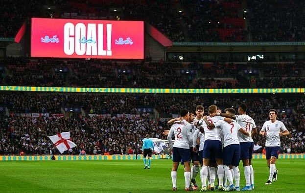 📊| 

لم يسبق لمنتخب إنجلترا الفوز في مبارته الإفتتاحية في بطولة اليورو !!😨🤷‍♂️

لعب 9 مباريات. 
خسر 5 🚫
تعادل 4➖