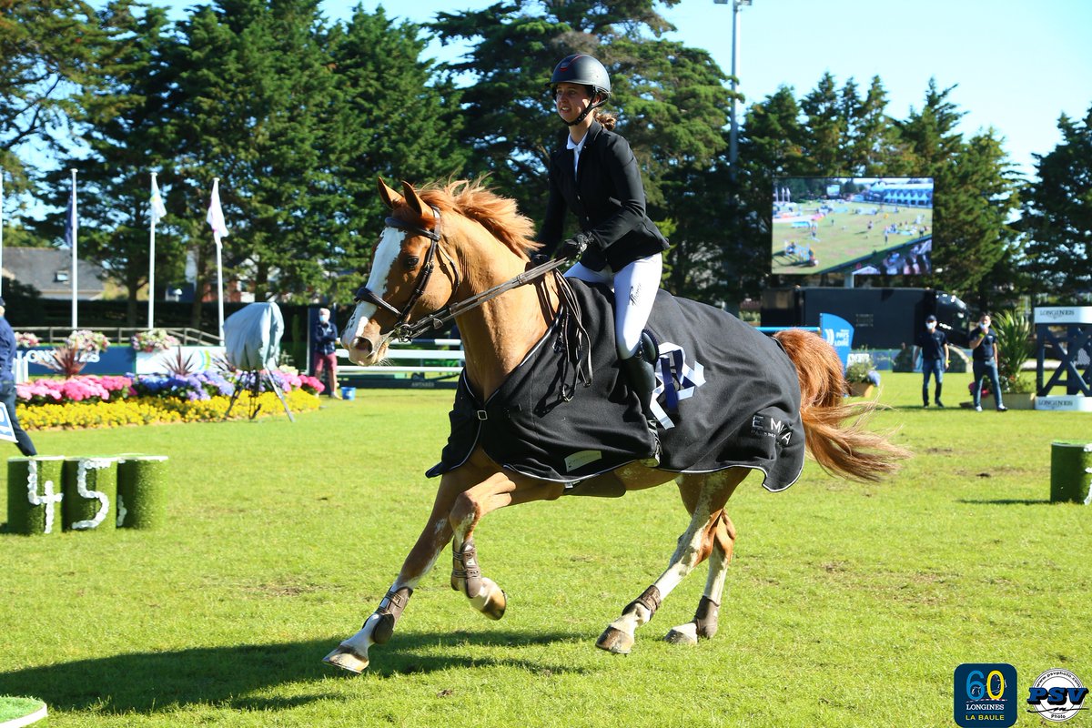 La Baule CSIO5* - Officiel de France (@jumpinglabaule) on Twitter photo CSI 1* Mélanie Perrot (FRA) remporte le Prix Emma avec Aspen des Carmilles.
Paul Balsan (FRA) et Coco Joy sont 2e. Sarah Etienne Marcel-Dirickx (FRA) et Bise du Rouet prennent la 3e place.
<a href="/Patisserie_Emma/">Emma Patisserie</a> #LaBaule #jumping CSI 1* Mélanie Perrot (FRA) remporte le Prix Emma avec Aspen des Carmilles.
Paul Balsan (FRA) et Coco Joy sont 2e. Sarah Etienne Marcel-Dirickx (FRA) et Bise du Rouet prennent la 3e place.
<a href="/Patisserie_Emma/">Emma Patisserie</a> #LaBaule #jumping