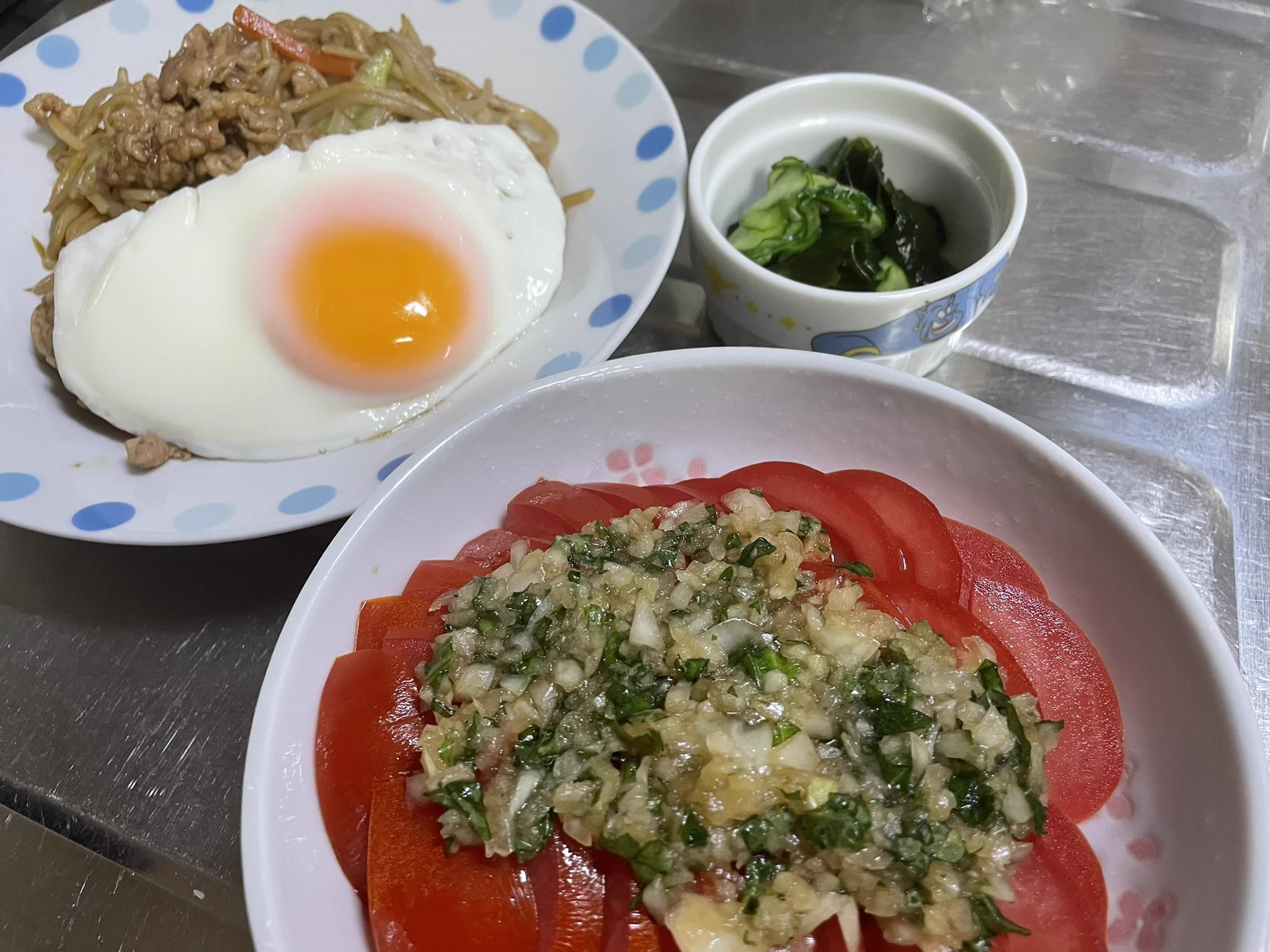 サッパリしてておいしかった😋
仕上げの大葉忘れたのは内緒🤫
ソースまだ残ってるから、明日🍅角切りと合わせて素麺にぶっかけてみようと思う(*´ω`*)  