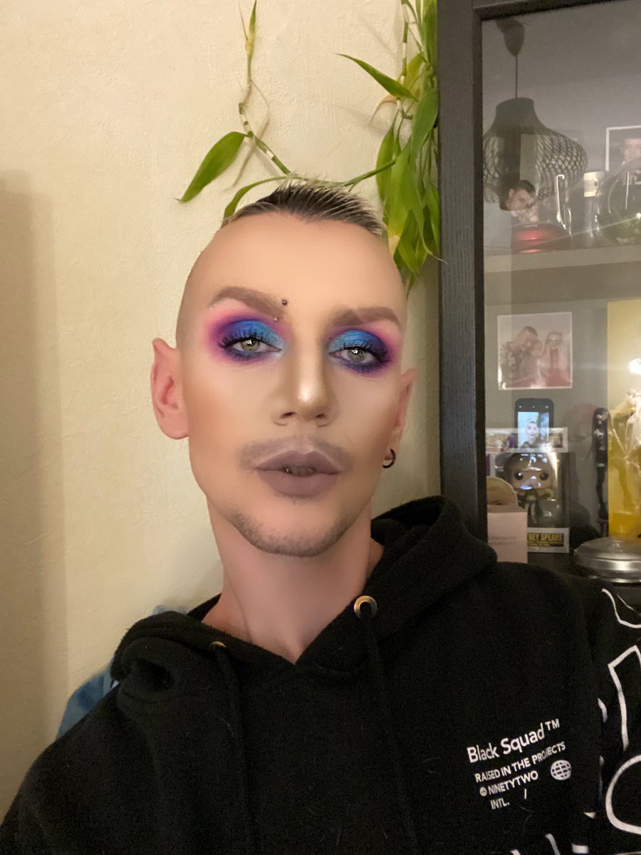 IronLeLoup's tweet photo. Love these colours on My eyes..! 😉🥰#makeup #makeupart #makeupideas #makeupboy #makeuponfleek #makeuplover #makeuplife #makeuplook #makeupguy #beauty #beautyboy https://t.co/R9LqiVc9R3