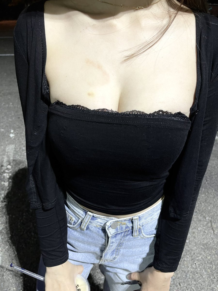 穿這樣去買50嵐，要讓店員看哪裡啊