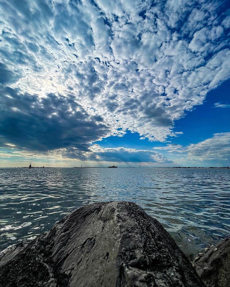 Buongiorno #Igers!
Dove vi porterà questa bella domenica?
Noi andiamo con @annalia_m a #Grado 💙

#igersgo #igersfvg #friuliveneziagiulia

instagram.com/p/CQDrUHOlaXN/