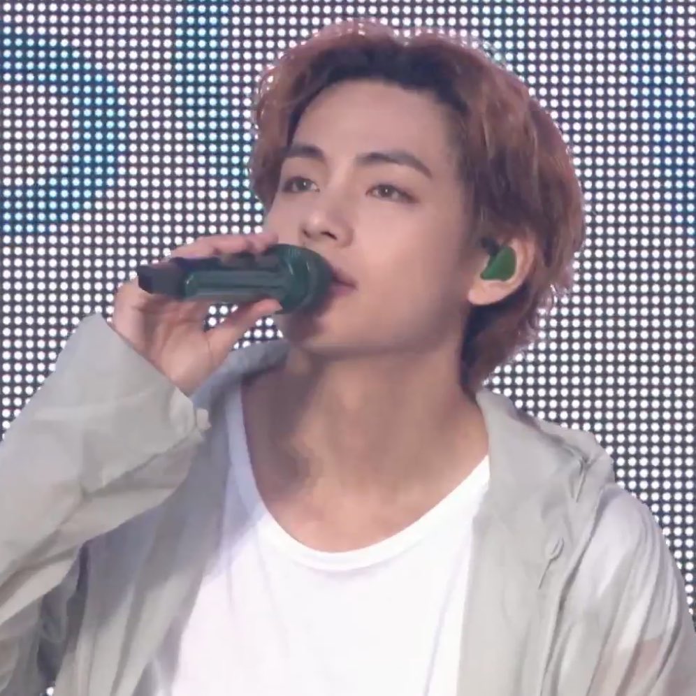 sceneryfortae's tweet photo. Taes hair and forehead, he's so gorgeous. Kim Taehyung will be the end of us!! https://t.co/NWq6z6z2E7