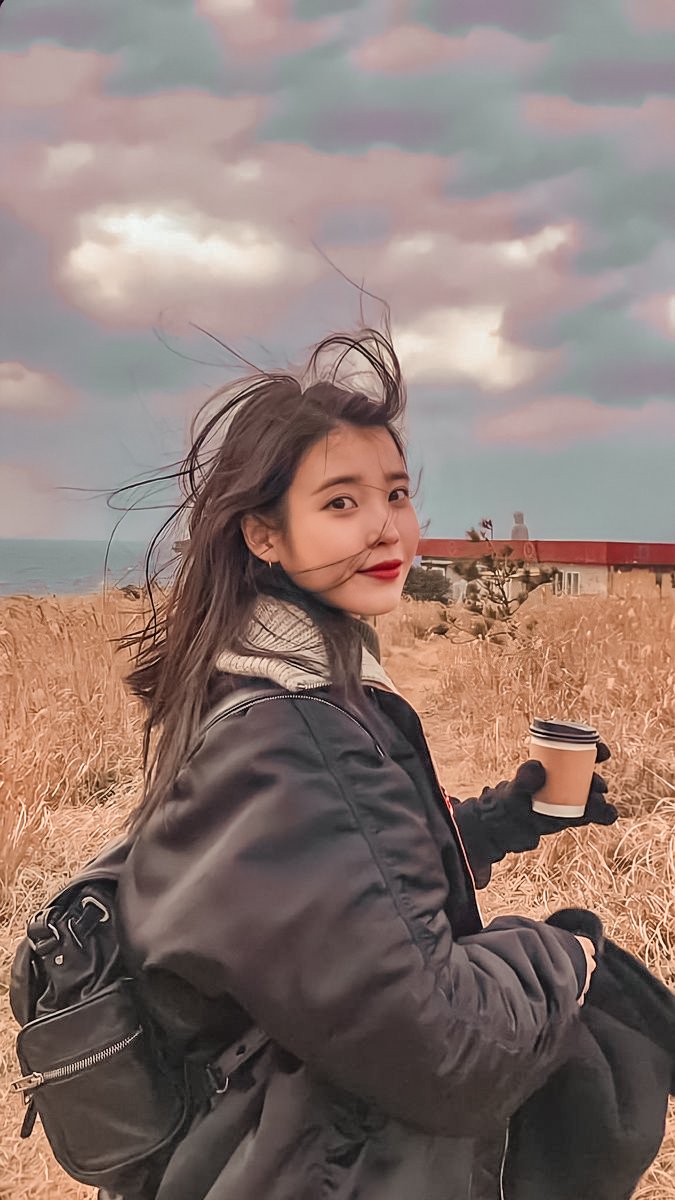 Hazelleeux's tweet photo. IU🧡 https://t.co/L2DnroMc1P