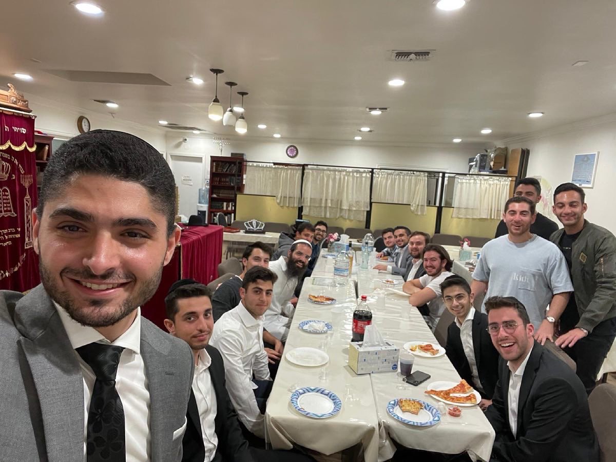 _YSMZ_'s tweet photo. Rav Levy Alumni Melave Amalia in LA #Mevs #alumniassociation #SephardiParty #Mevs4Ever https://t.co/a2r7OZB91M