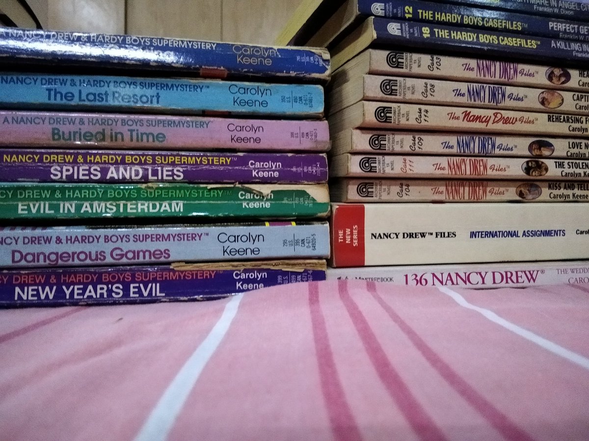 JeeaPK's tweet photo. Also going in the same box:
#SherlockHolmes #AnthonyHoriwitz #JamesBond (new and old) #NancyDrew #lHardyBoys #DrewNHardySuperMystery and of course #LOTR #Hobbit #Tolkien 
New titles #AWindowBreaks #RaymondChandler #RedHouseMystery and #DorothyLSayers https://t.co/RbWSxHOhwh