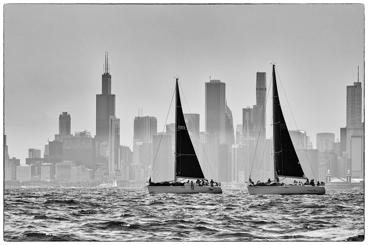 barrybutler9's tweet photo. Black and white imagery from yesterday. #Chicago https://t.co/ucS6LmQPvV