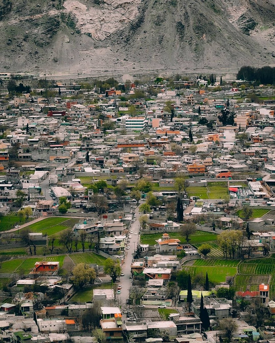 RaadiOfficial's tweet photo. Land of Pakistan is heaven on Earth. Especially, northern areas are like the painting of nature. Let's unhide the beautiful land of Pakistan in front of world. Promoting tourism means improving economy of a country. 
 #MajesticGilgitBaltistan https://t.co/PpSFBlSSyq