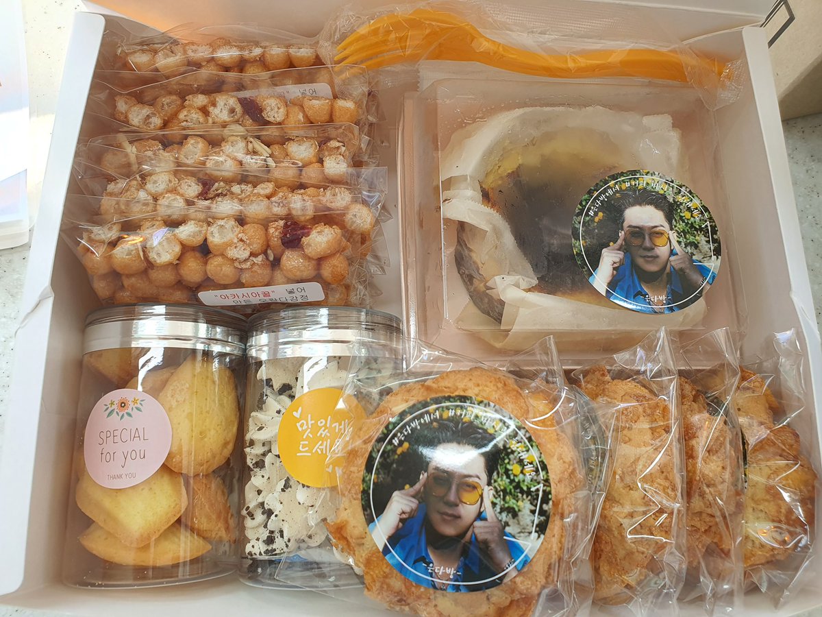 저를 포함한 10명의 중국팬들이 
#은지원 님의 tvN’벌거벗은 세계사’를 
응원하기 위해 커피차 서포트를 진행하였습니다.
정말 한여름 밤의 꿈처럼 
카페이벤트를 준비하는 동시에
커피차까지 진행할 수 있어서
더할 나위 없는 행복한 시간이었습니다.
#앞으로도_변함없이_평생_은지원_하겠습니다