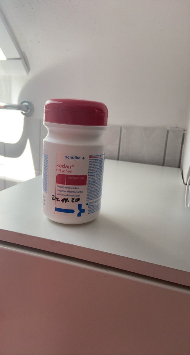 lederlesven's tweet photo. Eine Schweigeminute für den Kollegen der meinte dass sei feuchtes Toilettenpapier 😅 https://t.co/rNQacMGoOW