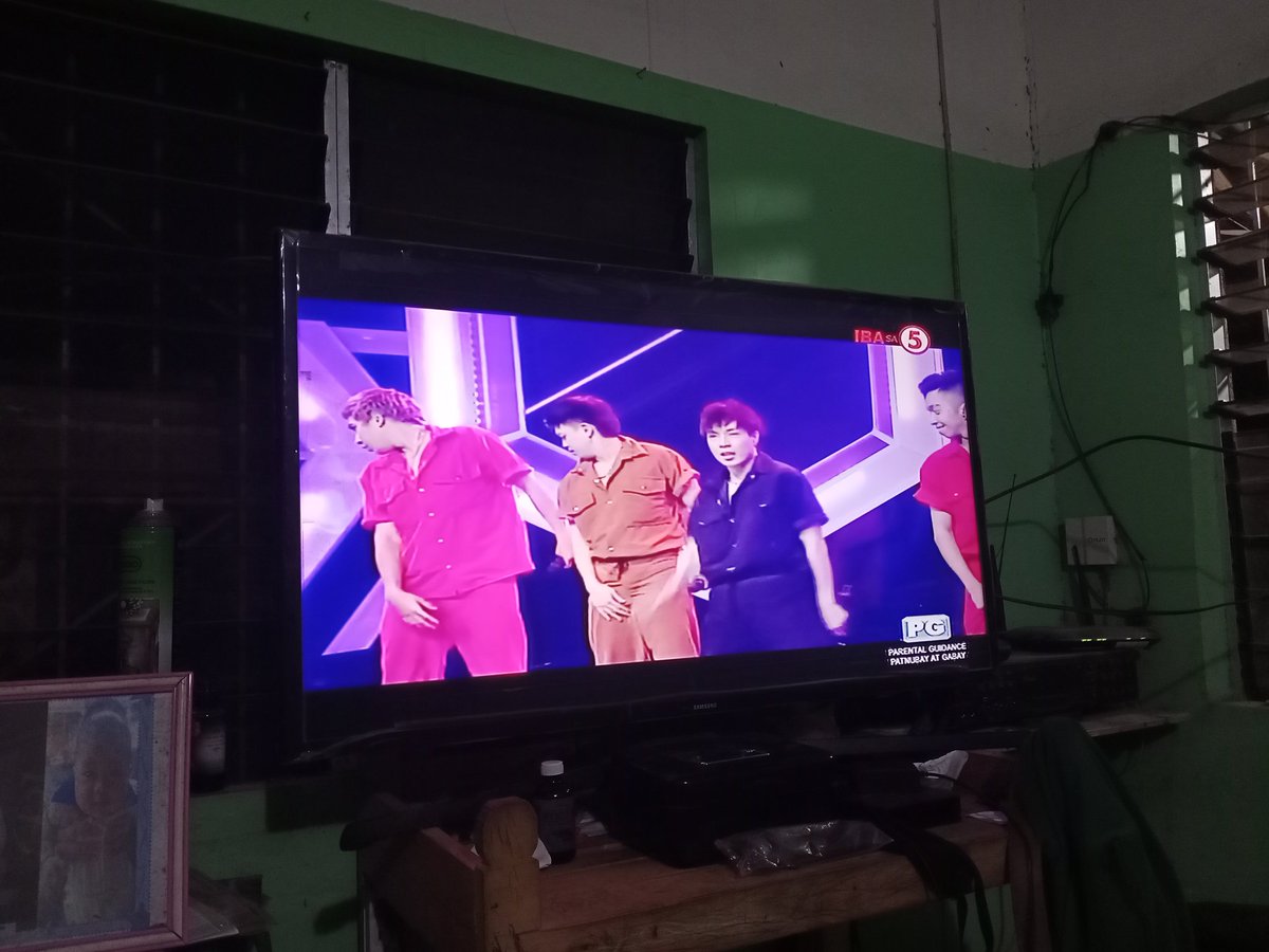 wanni183's tweet photo. Watching #PoPinoy @TV5manila ...ganda ng stage <3 https://t.co/UqF461Kyn6