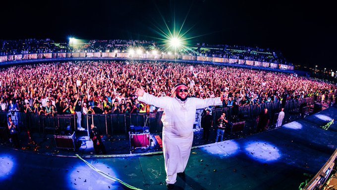 الكورونا ما تجي إلا في أماكن العبادة والطاعة بس .. لكن أماكن العربدة والمجون لأ .!

وما تجي #الكورونا برضه إلا في الليل وأيام الويكند بس .. لكن في ساعات النهار وباقي أيام الأسبوع لأ .!

زمن الكورونا زمن الجنون وخفة العقول بإمتياز 

يا مثبت العقل والدين يا الله 

#مواسم_عن_سنتين