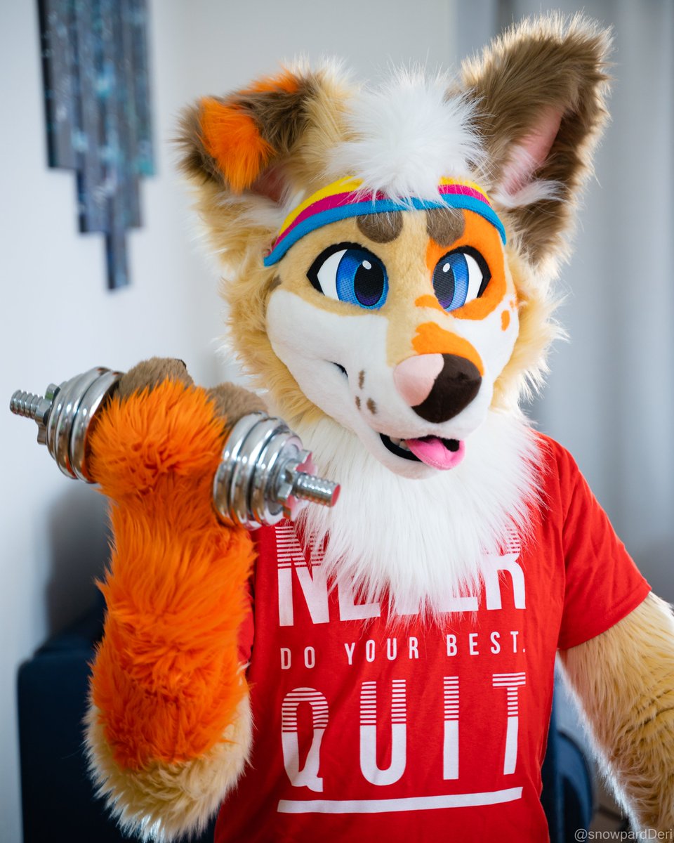 It might seem that 1 week that's left till the Summer starts is not enough time to offset 1 year of snacking, but you don’t know my enormous capacity for self-delusion and panic induced crunches! 😜

Fast and effortless beach body, here I goooo! 🏋️‍♂️😋
📸<a href="/snowpardDeri/">Deri</a>