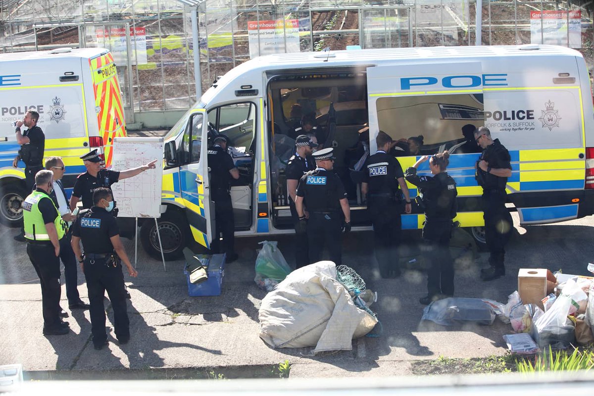 **BREAKING**
Police have raided the Animal Rebellion campsite in Cornwall. 22 people arrested on site.  Despite hundreds of police, vans and dogs the only justification they have given for arrests is finding 'scaffolding,' `paint` and an 'airhorn.'

#PlantBasedFoodSystem