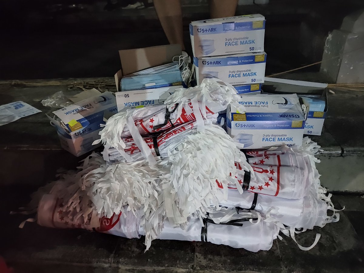 1000pcs Flag Persis + 1000 Masker siap dibagikan malam ini, Selain Flag PERSIS SOLO, mari juga selalu gelorakan untuk menjaga Protokol Kesehatan yaa. . 🙏